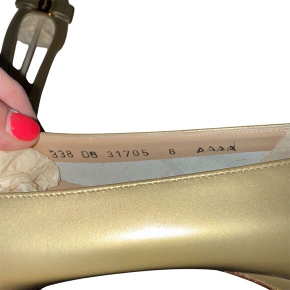 Vintage Salvatore Ferragamo Gold‎ Leather sz 8 Narrow Vara Bow Kitten Heel Pumps - Picture 7 of 8